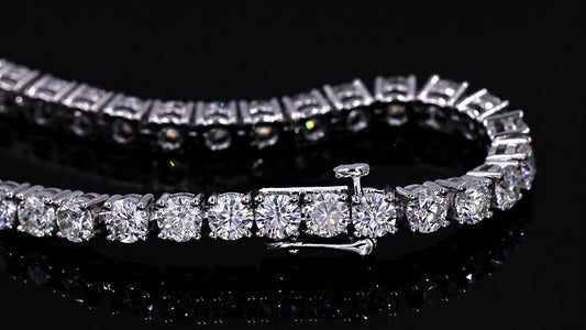 Close view of the round moissanite tennis bracelet settings