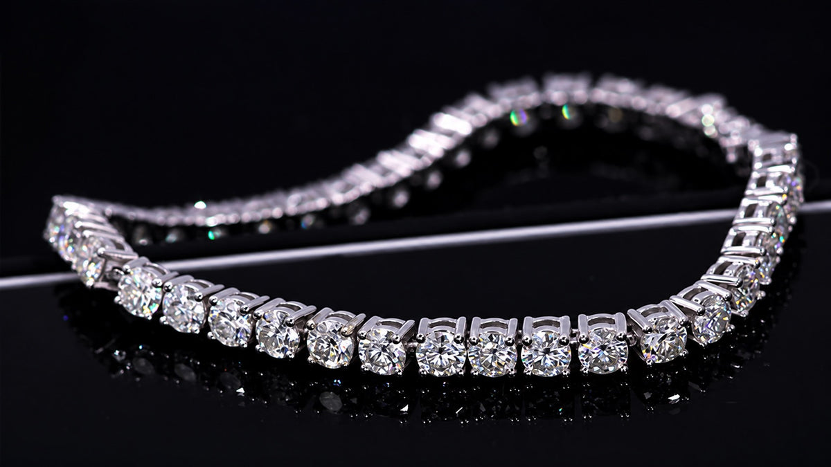 White gold moissanite tennis bracelet arranged in a circle