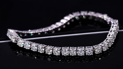 White gold moissanite tennis bracelet arranged in a circle