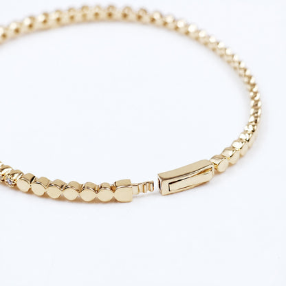 Close view of the bezel bracelet fastening