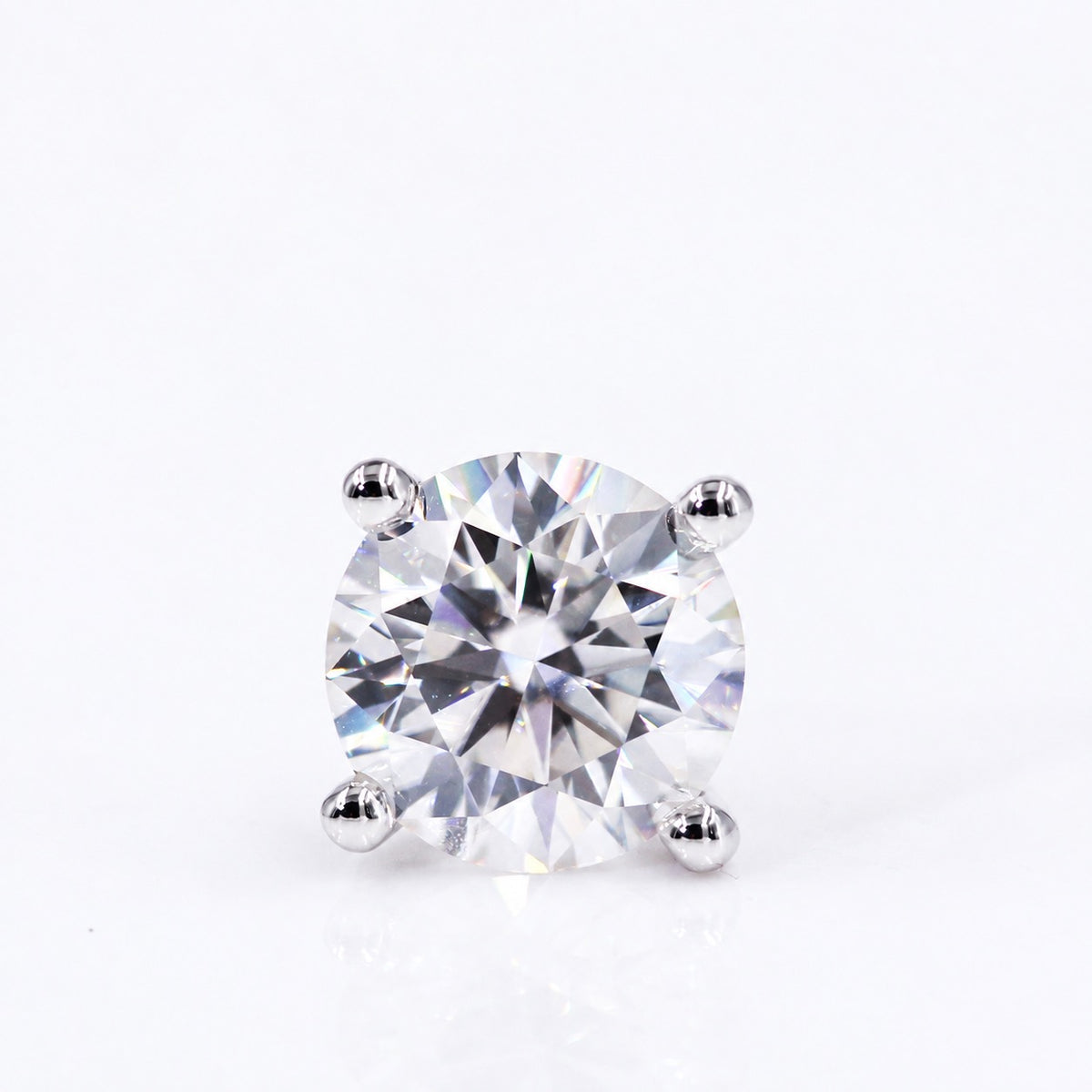 Close view of a four-claw moissanite stud