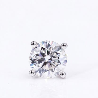 Close view of a four-claw moissanite stud