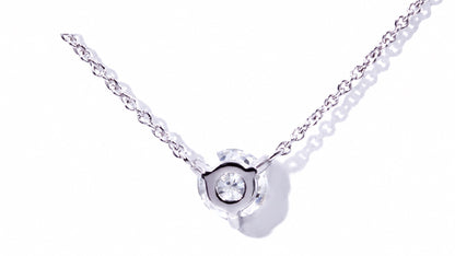 Reverse of the white gold three-prong moissanite setting