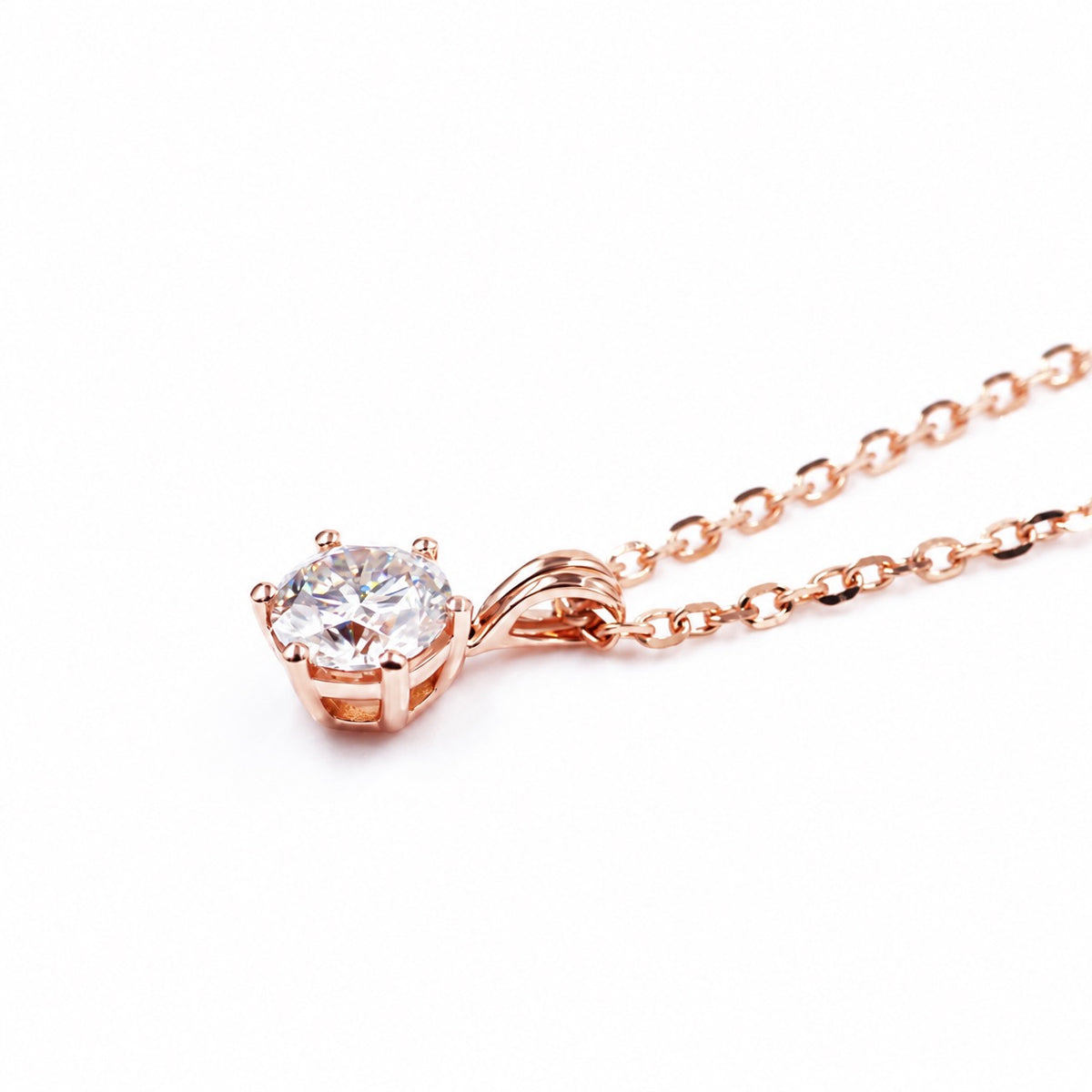 Side profile of the rose gold moissanite basket