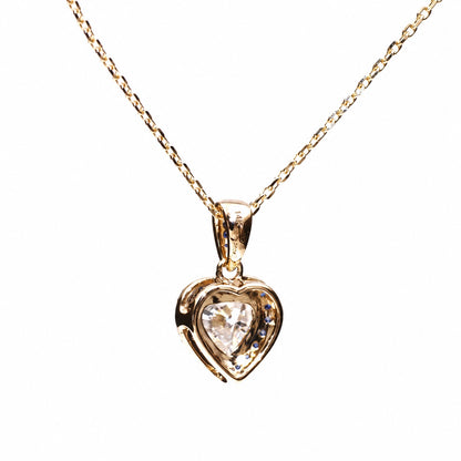 Reverse of the yellow gold heart moissanite pendant