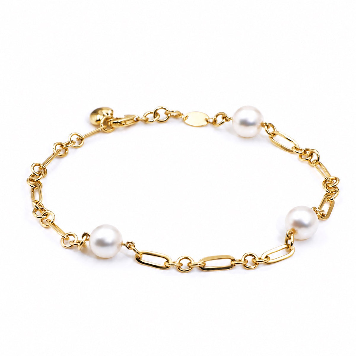 Close view of the pearl station bracelet and gold chain links